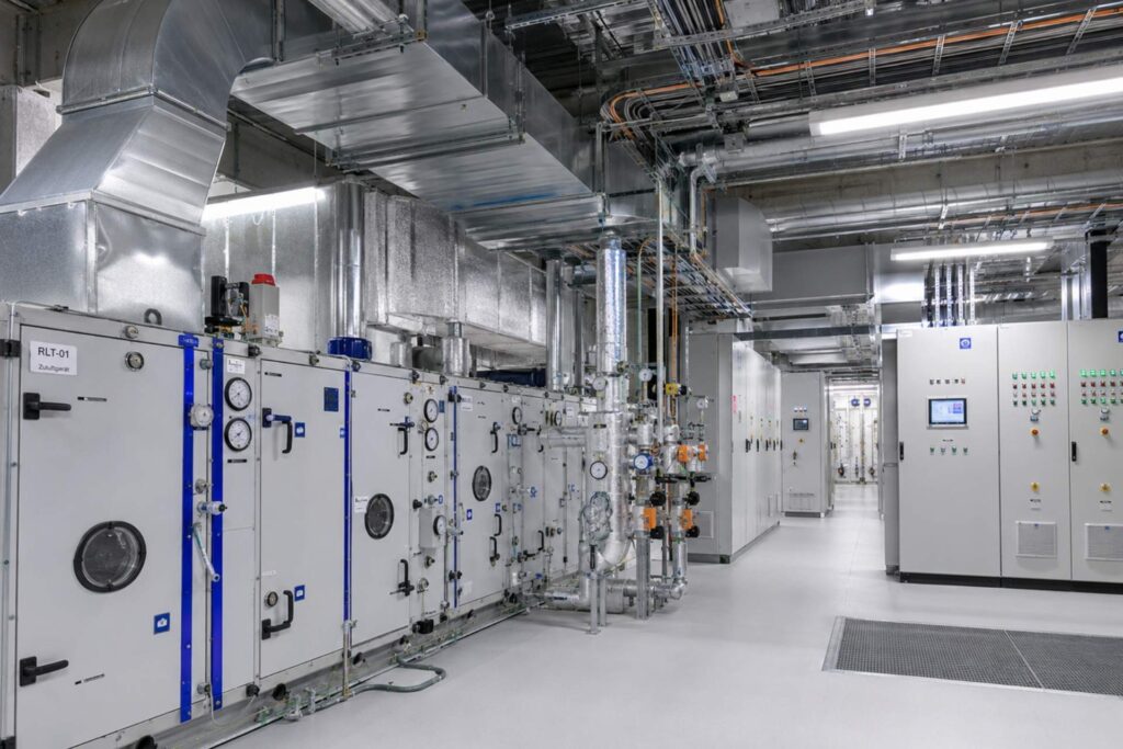 Technische Gebäudeanlage mit Lüftungstechnik und MSR-Komponenten